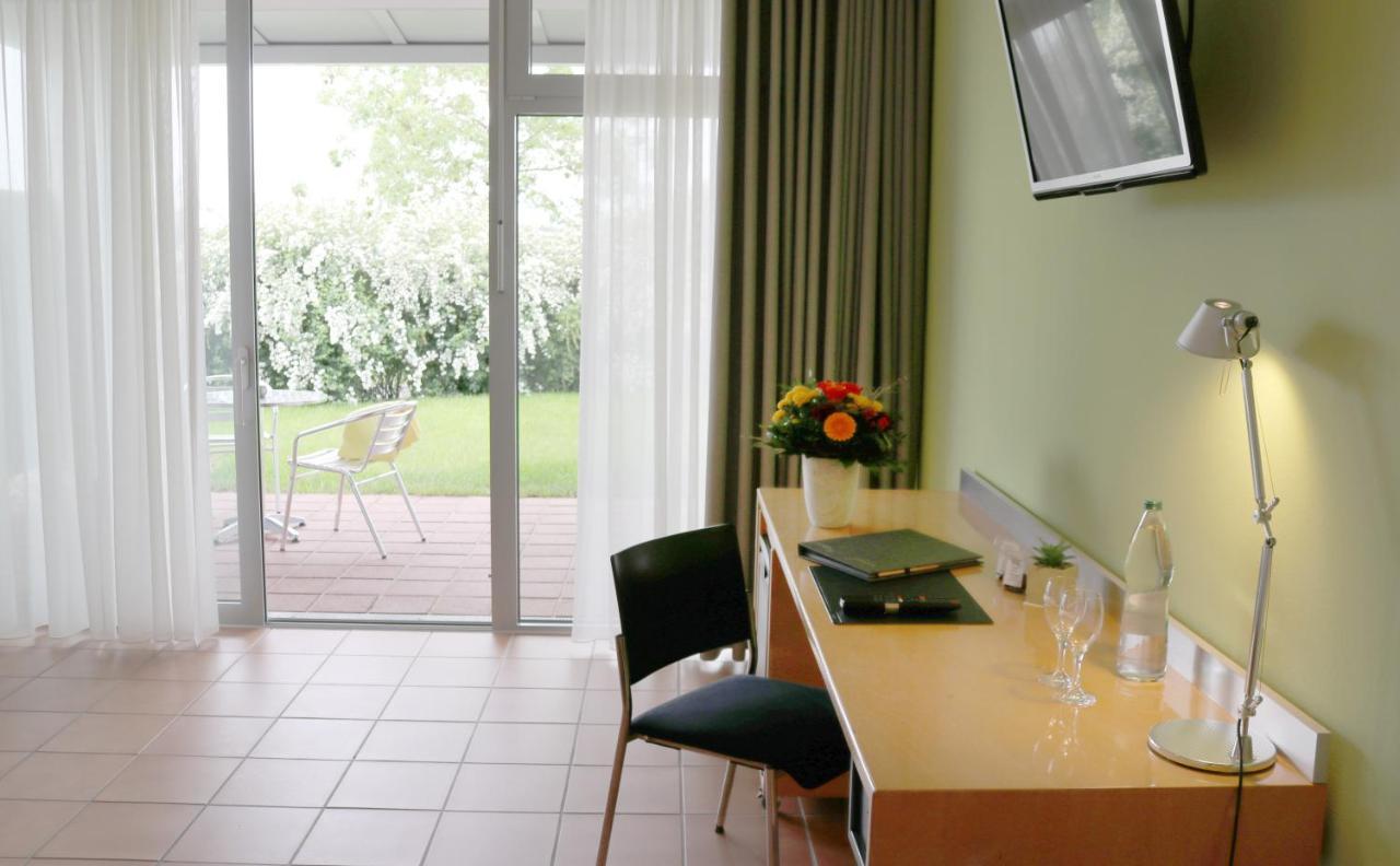 Seminarhotel In Der Manfred-Sauer-Stiftung Lobbach Exterior photo