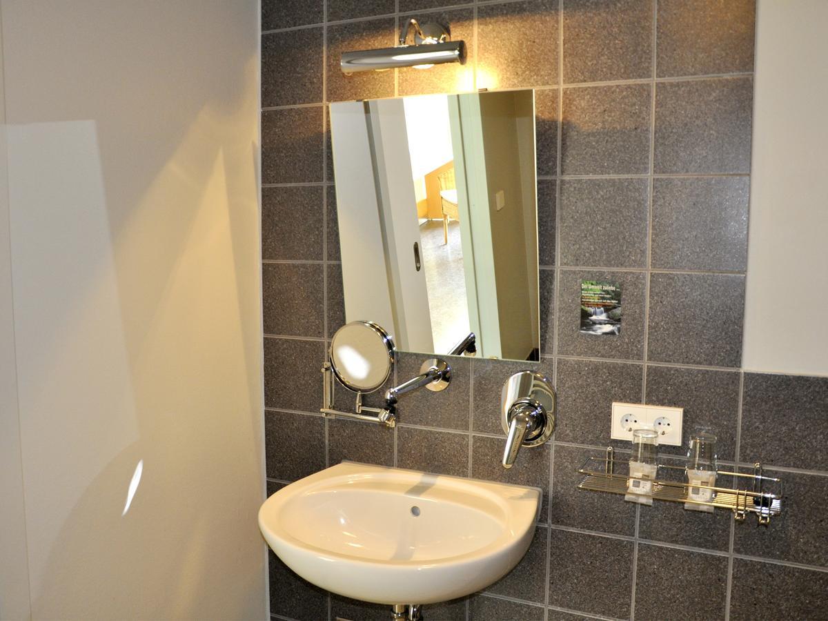 Seminarhotel In Der Manfred-Sauer-Stiftung Lobbach Room photo