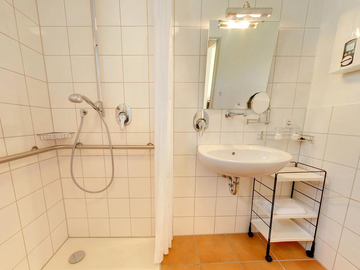 Seminarhotel In Der Manfred-Sauer-Stiftung Lobbach Room photo